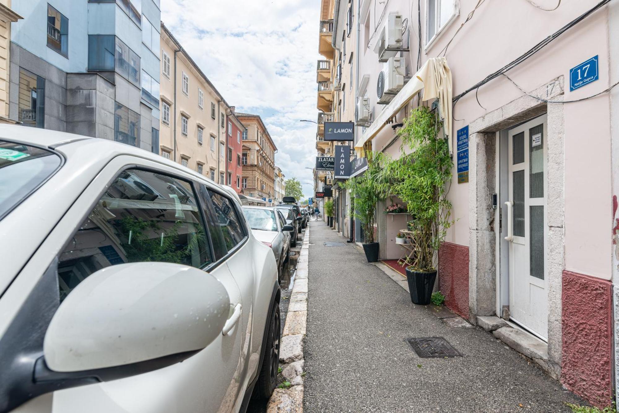 Small, Sweet & Cosy Apartments Rijeka Bagian luar foto
